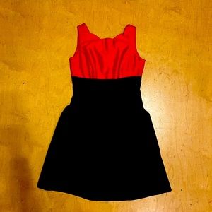 Womens cocktail dress. Marisa Baratelli size 4. Scalloped top. Slimming waist.